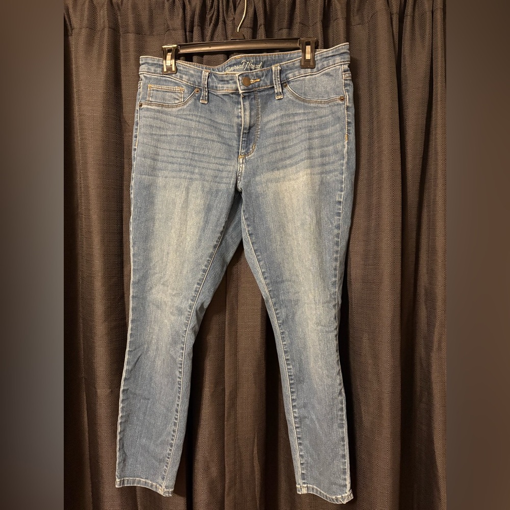 Universal Thread Size 12/31S Mid Rise Jegging Blue